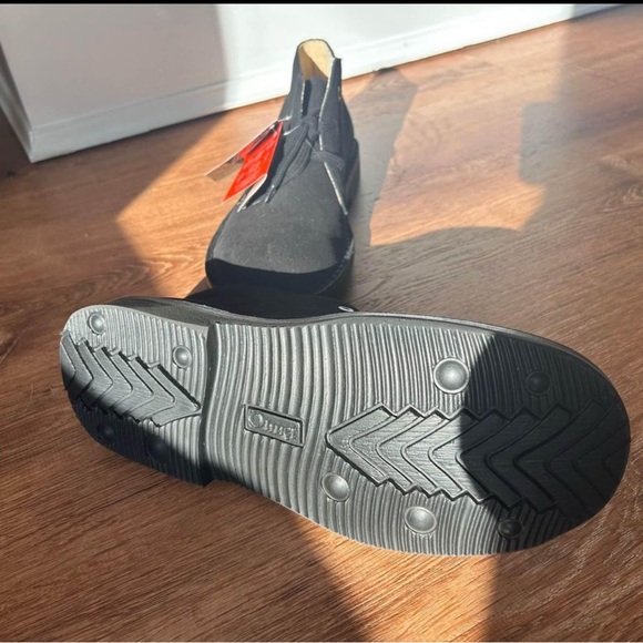 Suede leather European made shoes - Picture 3 of 4